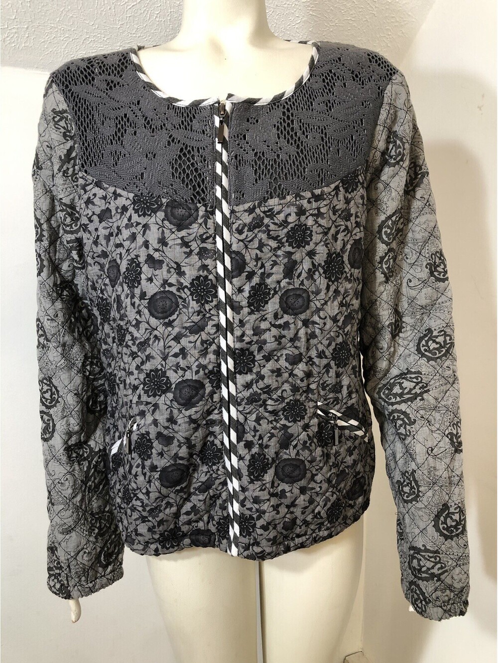 Gimmicks BKE New Womens Large Full Zip Jacket Black Grey Quilted Floral Crochet